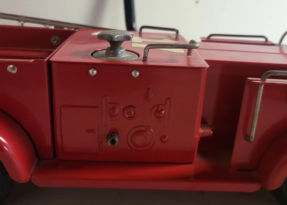 Винтаж 1950-е Модель Игрушек Doepke Модель Rossmoyne Alfco Бампер Пожарная машина ИЗЯЩНЫЙ* - Изображение 4 из 4