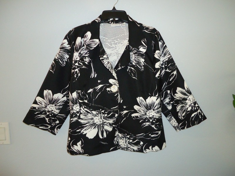 EUC Susan Graver Black White Floral Print Jacket-LARGE