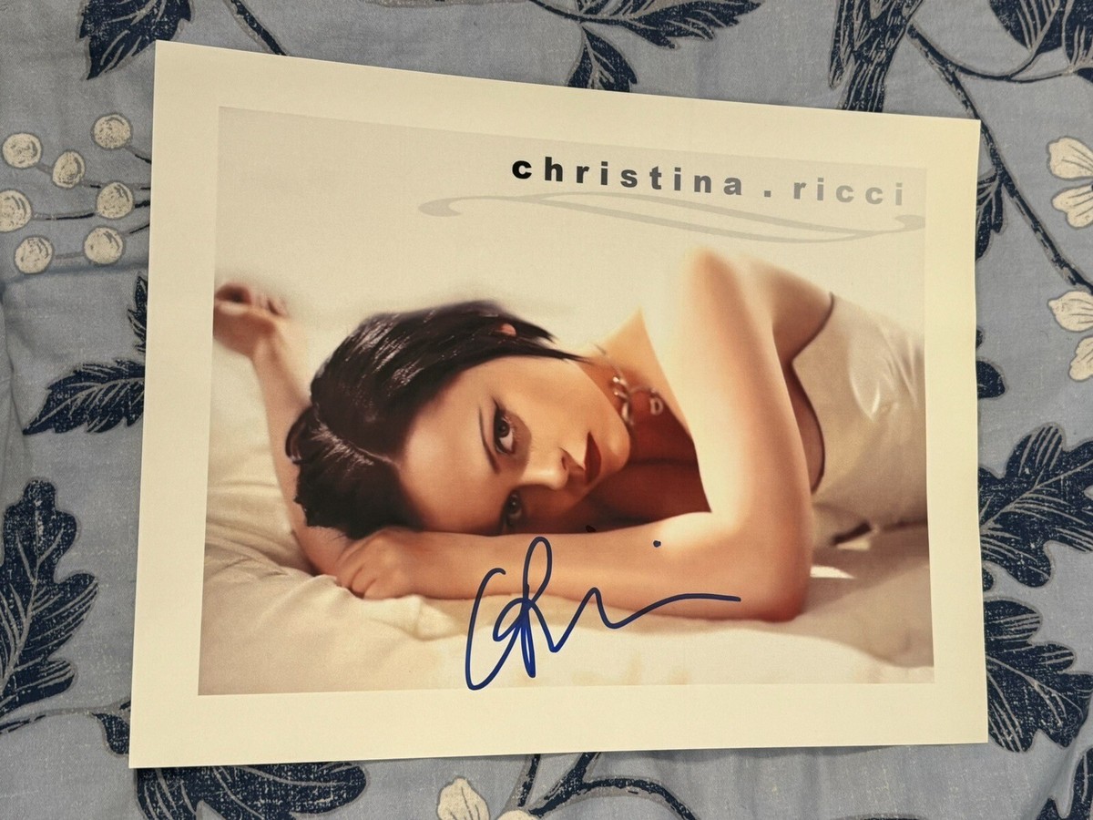 Christina Ricci The Addams Family Authentic Signed Autograph 8.5x11 Sexy Photo Christina Ricci The Addams Family Authentic Signed Autograph 8.5x11 Sexy Photo