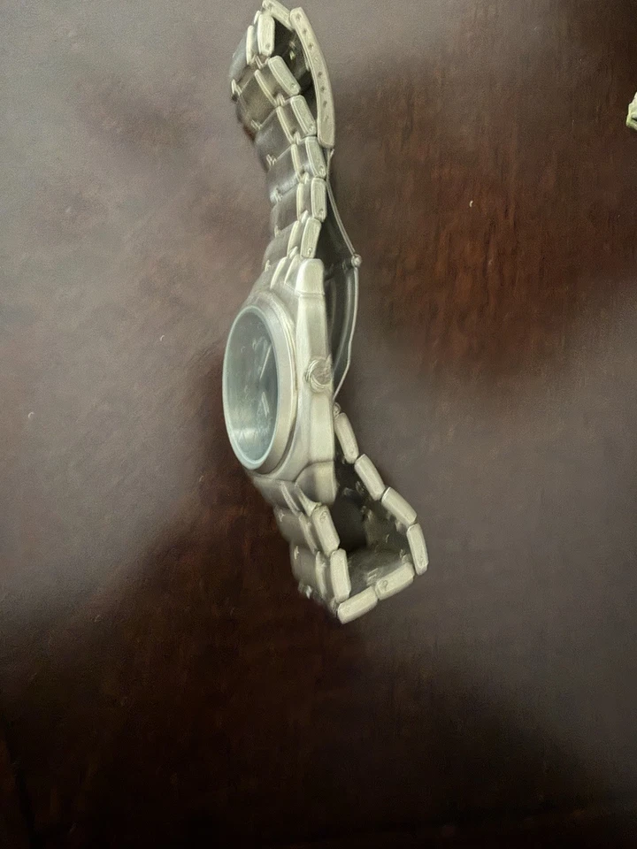 Reloj Zoo York Tono Plateado ZY1043 Esfera Gris Banda Eslabón 7" Tamaño Máximo Batería Nueva Foto 2 de 2