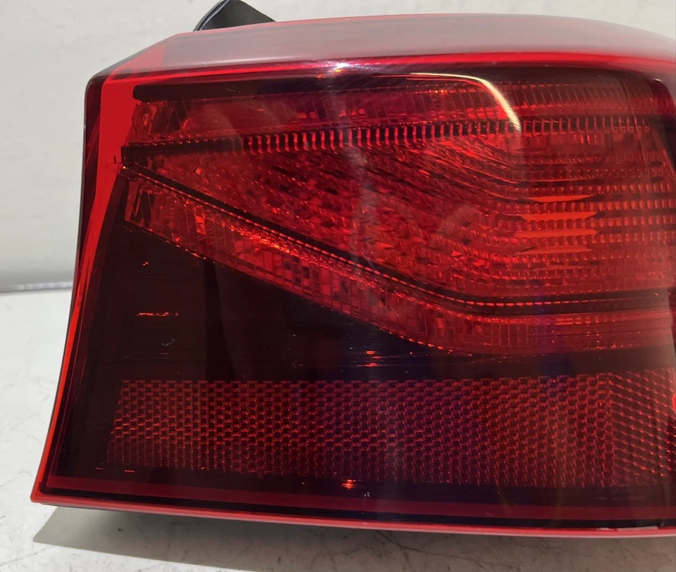 Luz trasera exterior halógena Kia Forte 2019-2023 pasajero derecha derecha OEM 0012 Foto 2 de 4