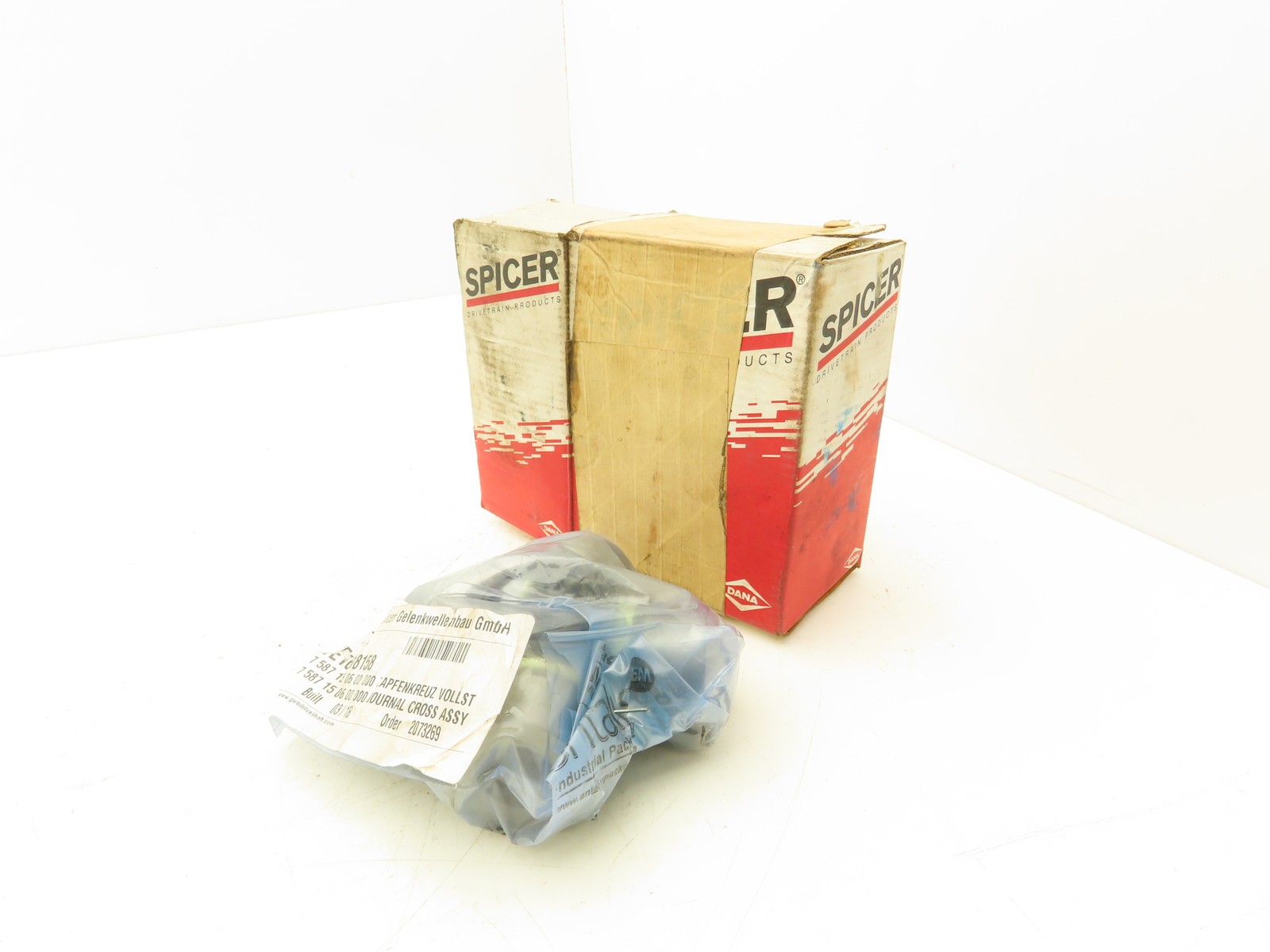 Spicer 2210/2215CB Universal U-Joint 104.5mm Long 42mm OD