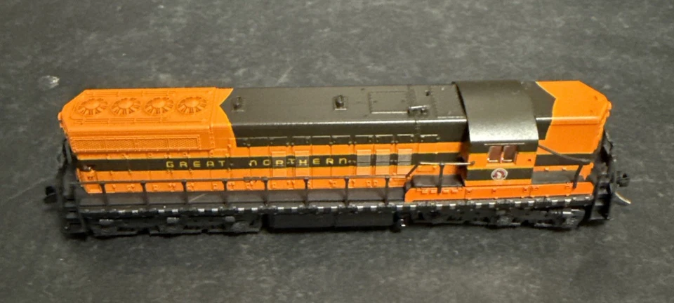 Atlas EMD SD-9 Great Northern Locomotive 4541 Train N Scale #579 Tested - Image 2 of 4
