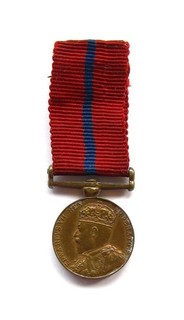 A NAMED MINIATURE BRONZE 1902 EDWARD VII METROPOLITAN POLICE CORONATION MEDAL