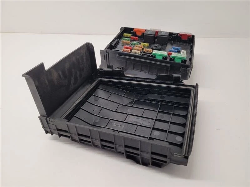 12-18 VOLKSWAGEN TIGUAN Caja de Fusibles Motor Alemania Construido VIN con 1er Dígito Limitado Foto 2 de 4