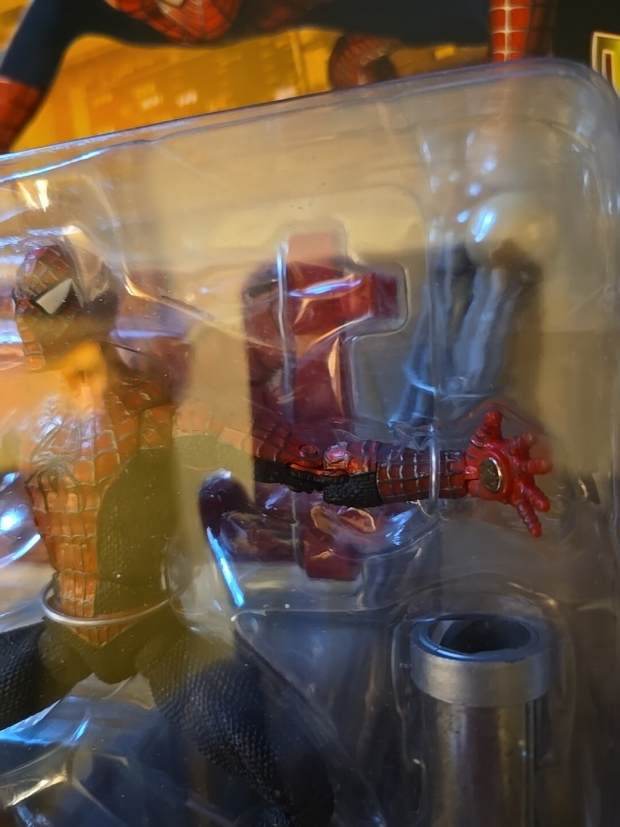 Toy Biz Spider-man 2 Movie Figure, Magnetic spidey, 6-7 INCH