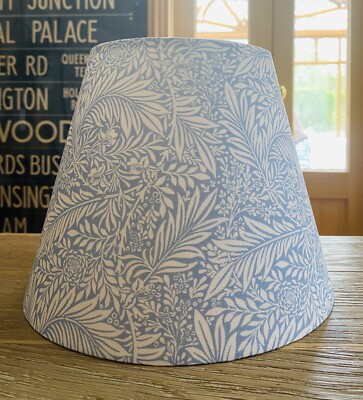 MASSANFERTIGUNG LAMPENSCHIRM WILLIAM MORRIS LARKSPUR AZURBLAU TROMMEL ODER KONISCH