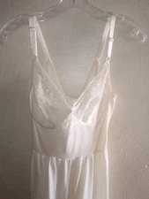 VASSARETTE VTG UNDERNEATH-IT-ALL Cream,Under Wire, FULL SLIP 38" 