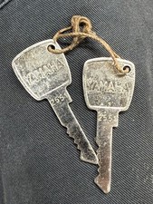 YAMAHA YL1  KEYS 2 Off - Part No 132-82508-30 Appear unused.   KEY No. 2551