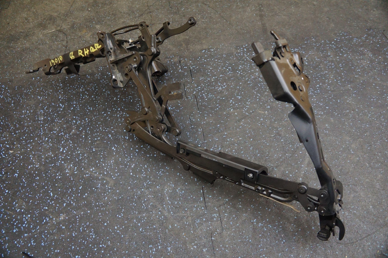 Left Driver Side Convertible Roof Hinge Assembly 0023273117 McLaren 650S Sypder
