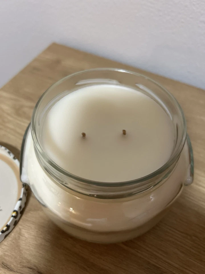 Tyler Candle Diva Vela Perfumada Blanco Cremoso 22 OZ con 2 Mechas Nunca Usada Foto 4 de 4