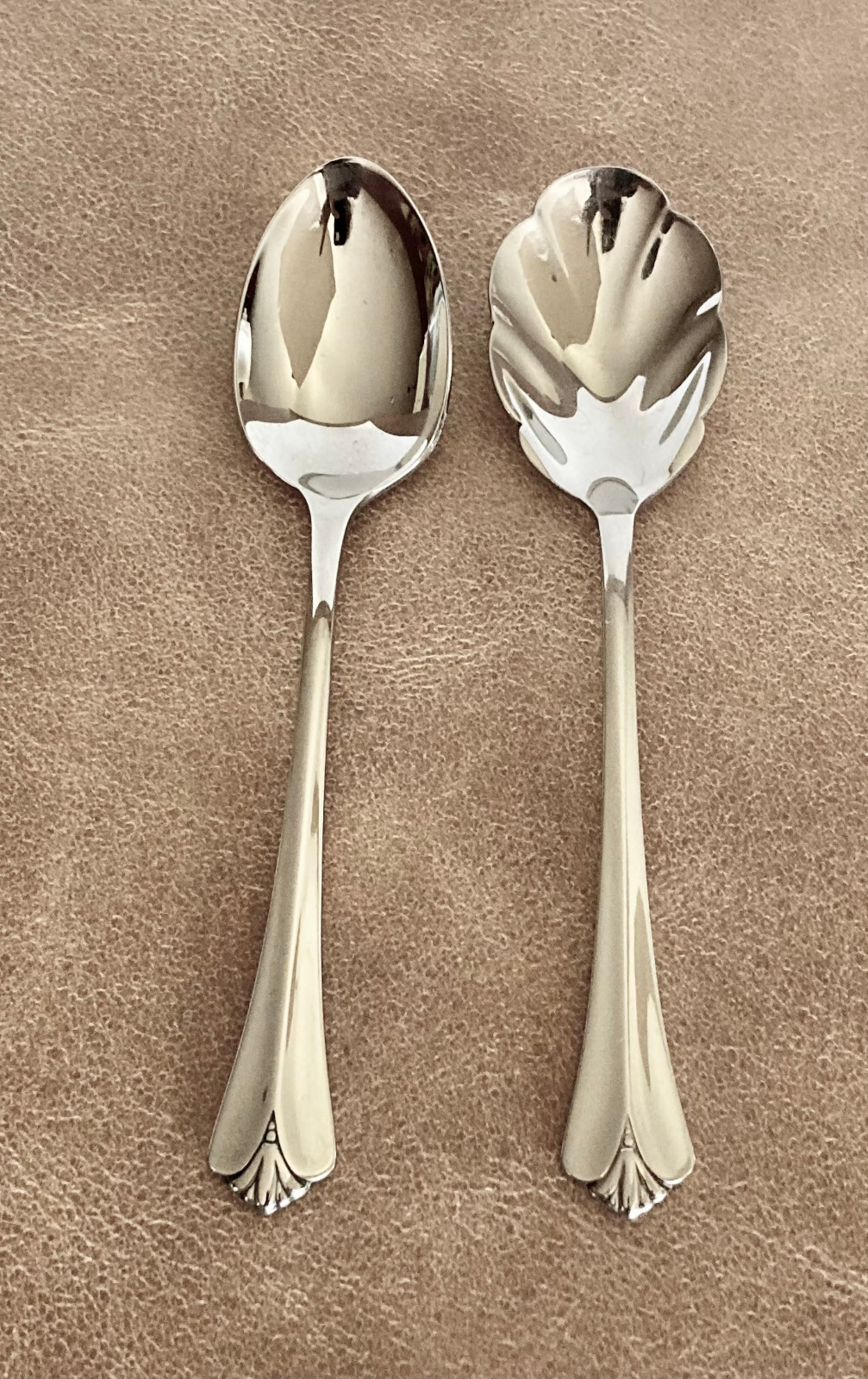 Oneida WESTGATE ROYAL CREST 1 Teaspoon + 1 Sugar Spoon Stainless