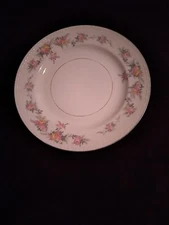 Homer Laughlin "Georgian" Eggshell 9" Dinner Plate.                       (160)