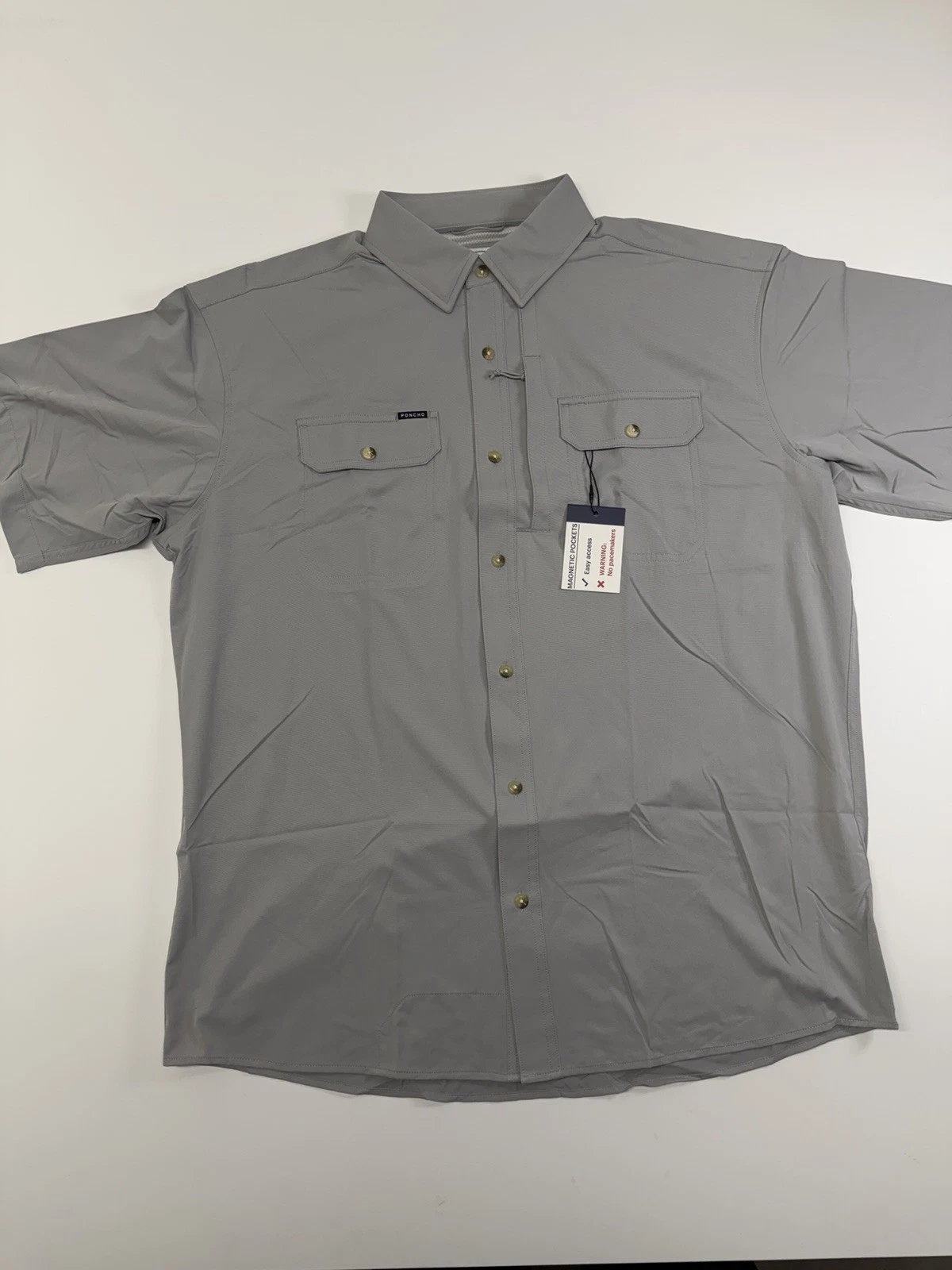 Poncho Men’s Shirt Short Sleeve The Grey Fox Large Regular Fit Vented NWT New
Opens in a new window
