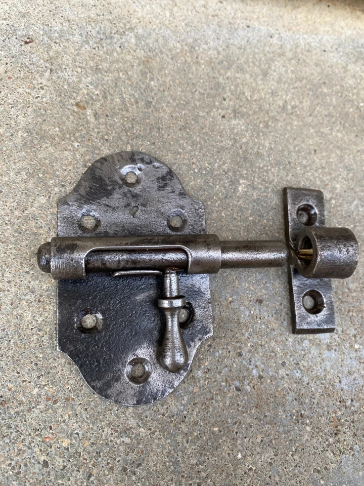 Ancien  verrou en fer forgé pour porte, serrure ferrure heurtoir penture - Photo 3/3