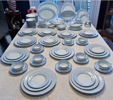 Elegantly Beautiful Noritake Bluedale 5533 Di...