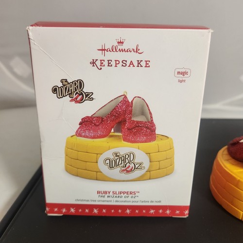 Hallmark 2016 Wizard Of Oz Ruby Red Slippers Ornament Lights Up Tested Works - Picture 4 of 6