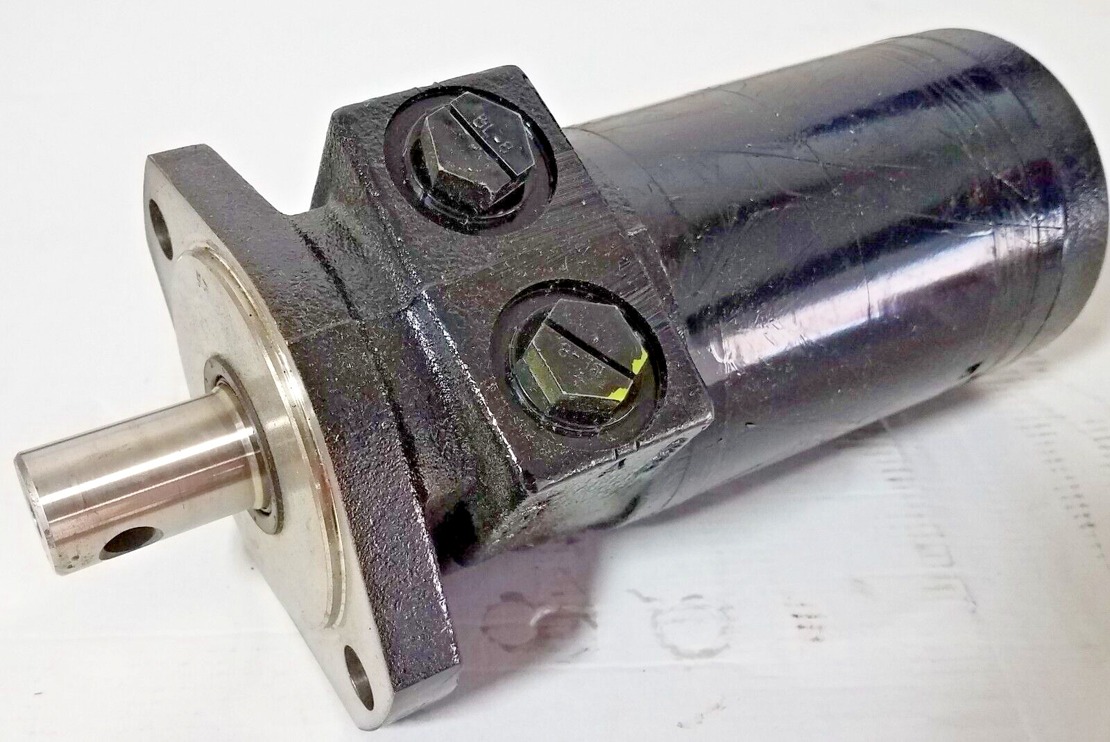 PRICE SLASHED !! NEW PARKER HYDRAULIC MOTOR / TE0390AS090AAAA - SAE 2B - 24 CID