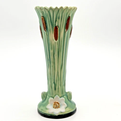 Vintage Weller Ardsley Cattail Lillypad Green Pottery Vase 7.5" Tall READ