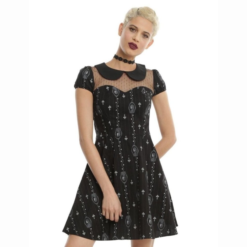 Hell Bunny Collared Gemma Mini Dress in Black Pinstripe Skull Cameo - M Hell Bunny Collared Gemma Mini Dress in Black Pinstripe Skull Cameo - M