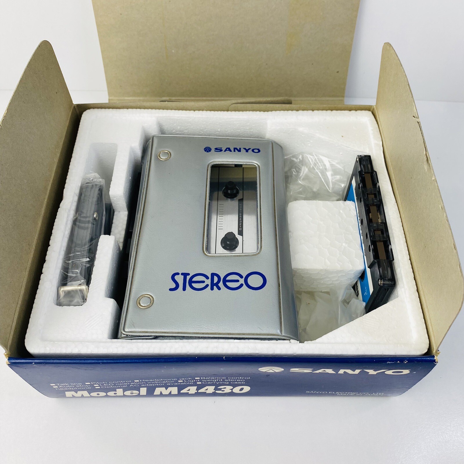 RARE Vintage Sanyo Walkman Stereo Cassette Player M4430 Complete In