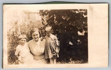 Vtg B&W Snapshot Mother And Two Young Daughters In Garden Outdoor Portrait 1920s