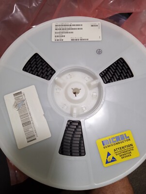 lot of 5 SY100S313JC INVERTER/BUFFER, 100S SERIES, 4-FUNC, 1-INPUT, ECL, PQCC28