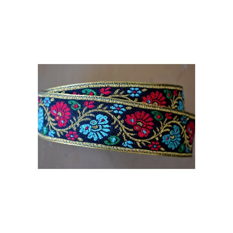 Ruban bleu brodé fleur de 3 cm pour décorer vos rideaux et réussir votre décoration de table