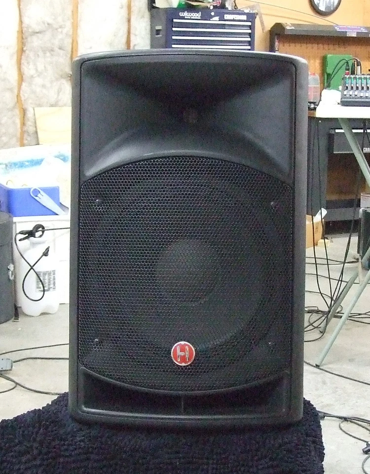 Harbinger V2112 12” driver and 1.35" compression driver, 600W Class-D amp, EQ - Image 4 of 4