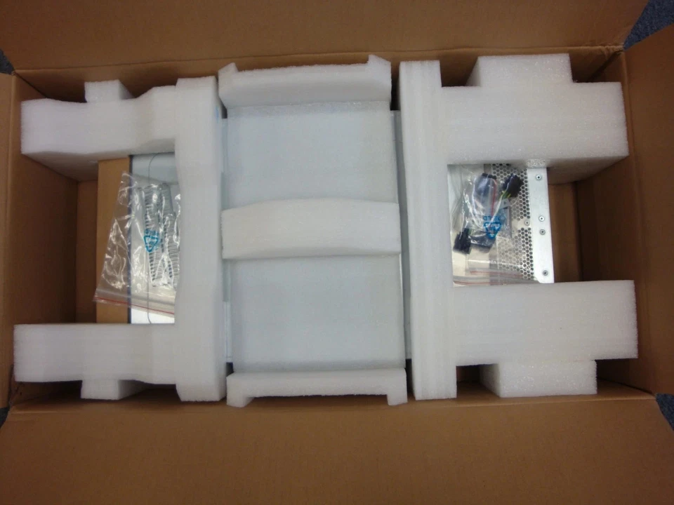 VINTAGE & NEW Supermicro GPU SuperBlade SBI-7126TG Barebone System W/2pcs Riser - Image 2 of 4