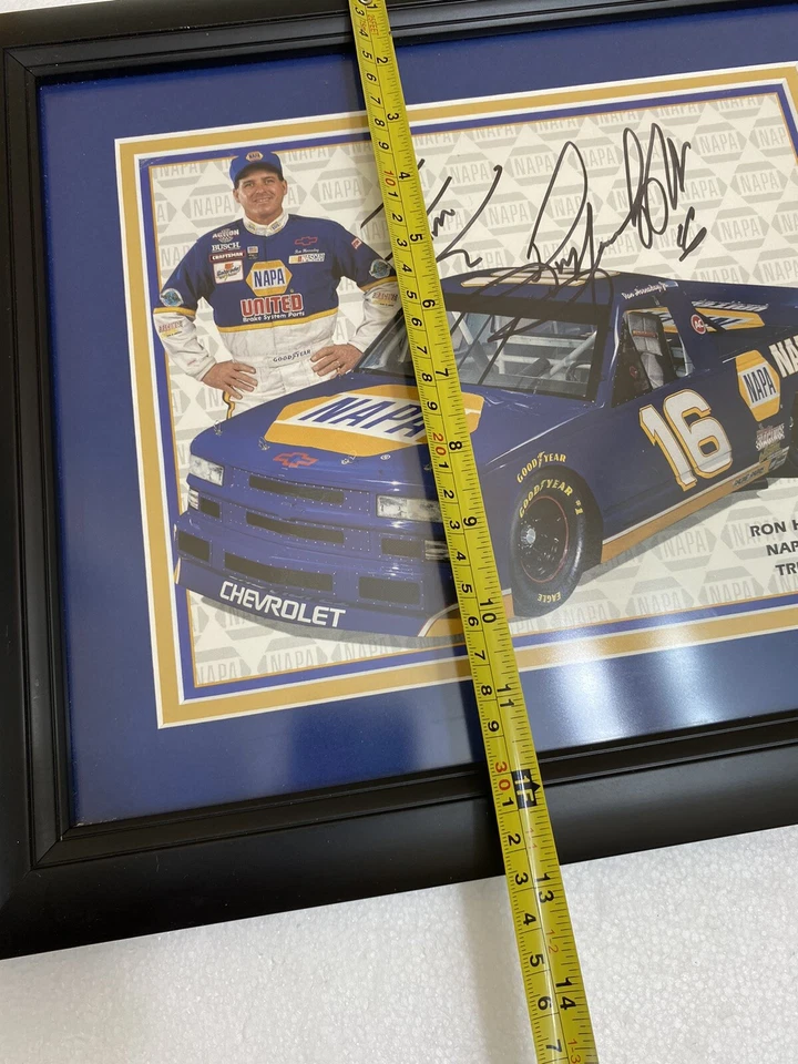 Camión de carreras Chevy #16 Ron Hornaday Jr Napa 1:24 y póster firmado edición limitada Foto 4 de 4