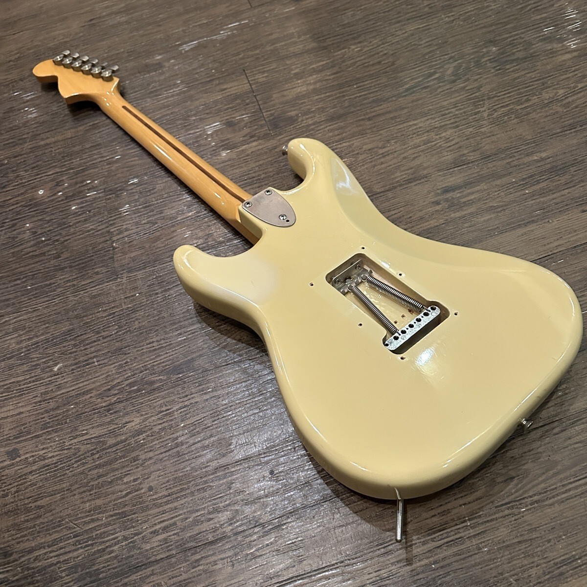 Used Fernandes FST-70 White/Yellow MIJ Vintage Startocaster