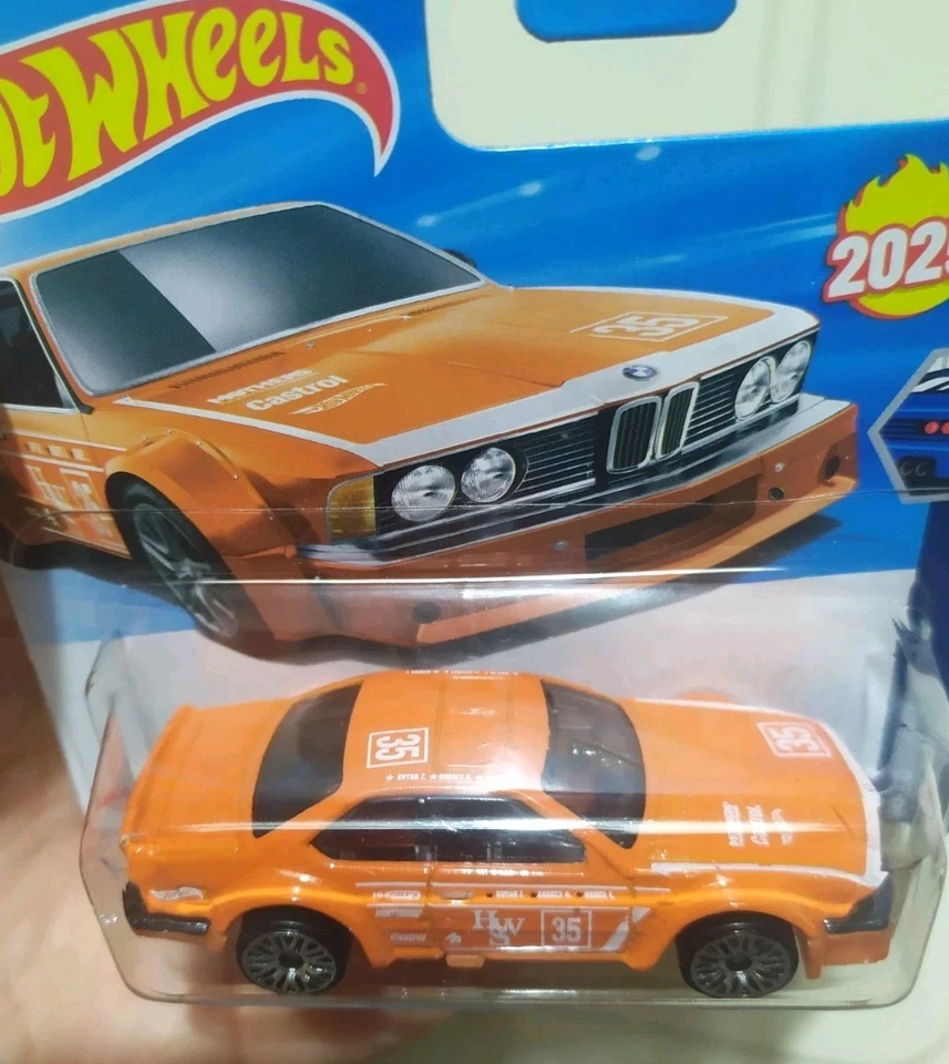 Hot Wheels BMW 635 Csi Arancione Case P 2025 1:64 - Immagine 2 di 4