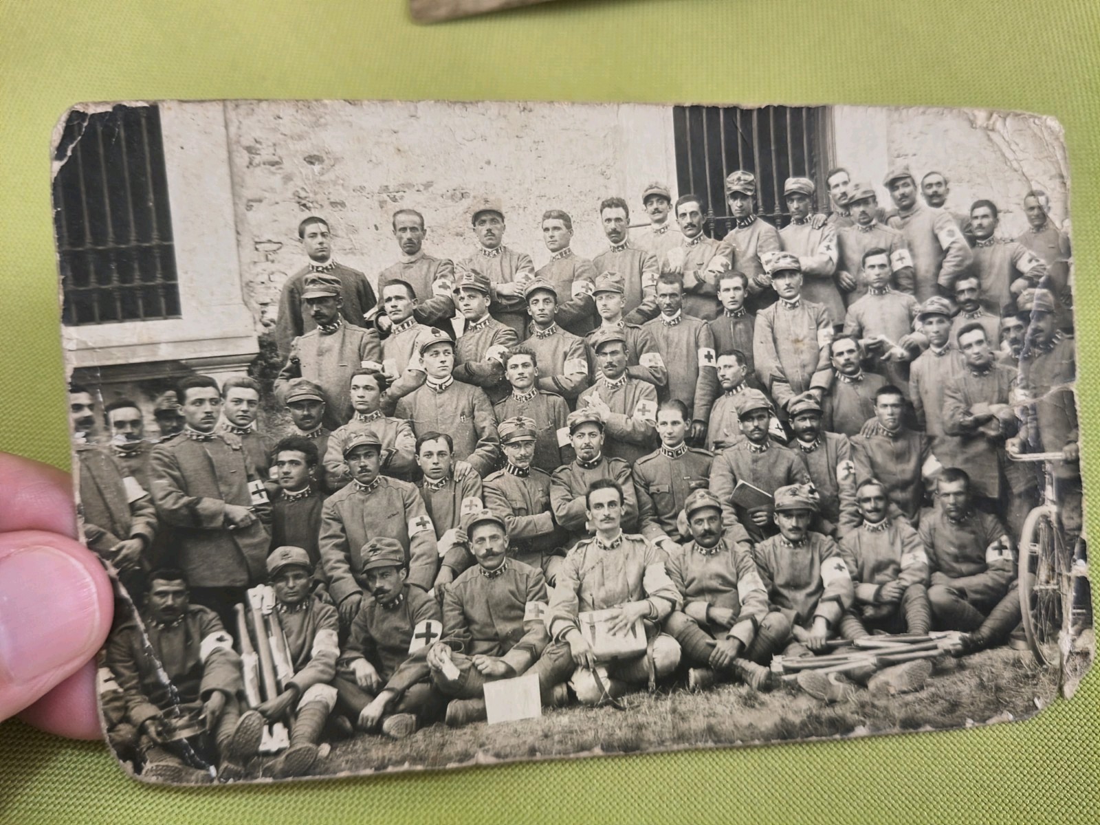 bella fotografia d'epoca mitraglieri prima guerra mondiale reparto medico