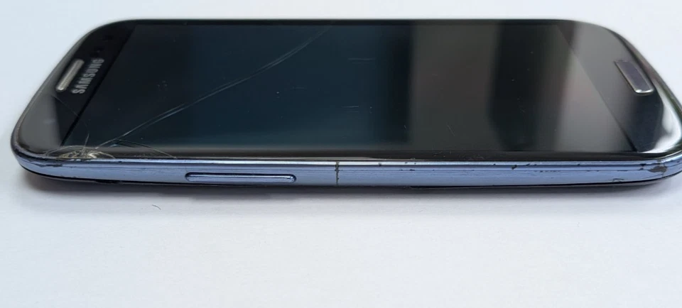 Samsung Galaxy S3 GT-I9300 Cracked Screen Spares Repairs - No Box, photo 3 of 5