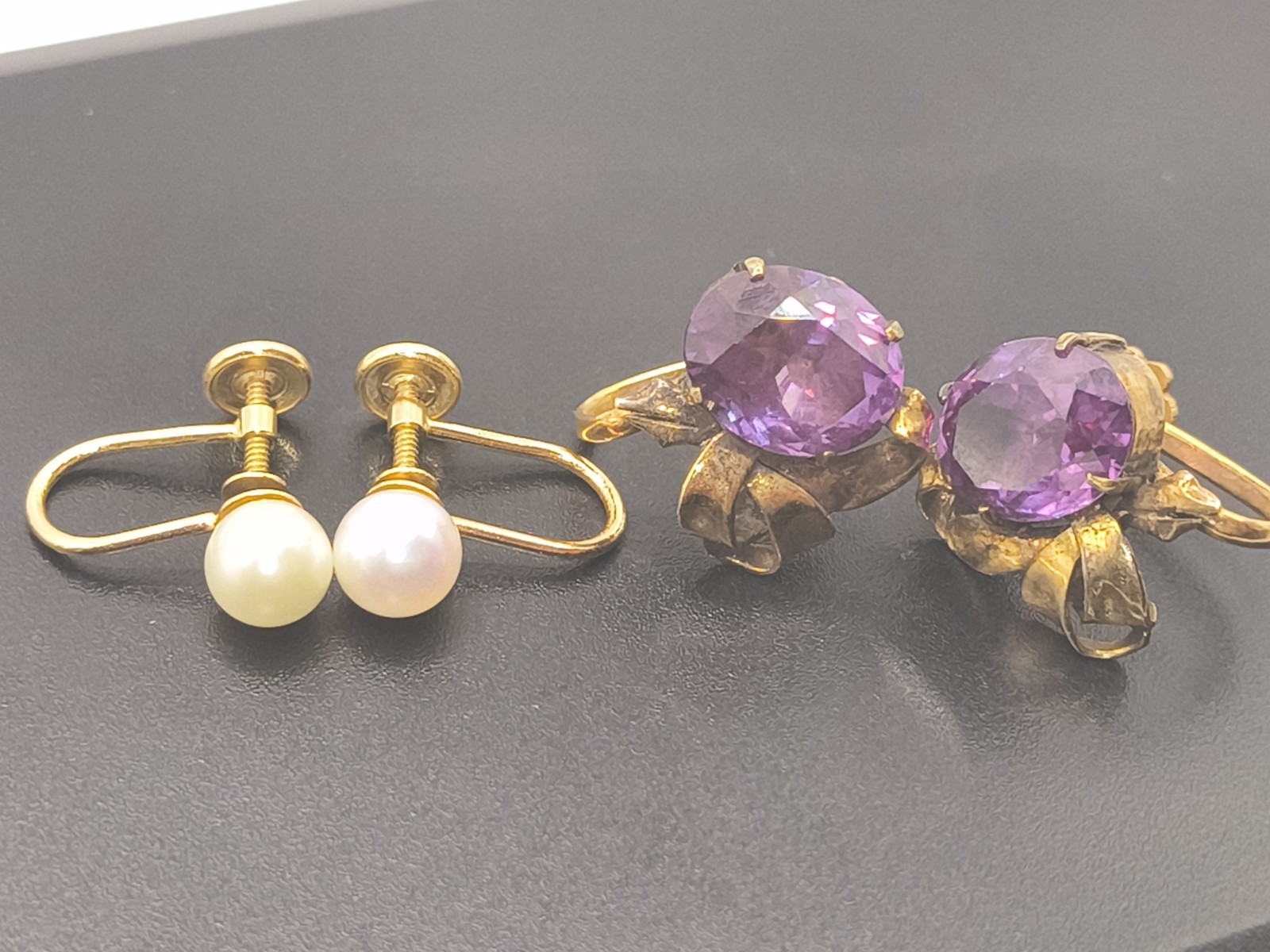 Lot Of  2 Vintage 14K Gold Screw Back Earrings - Yellow Gold