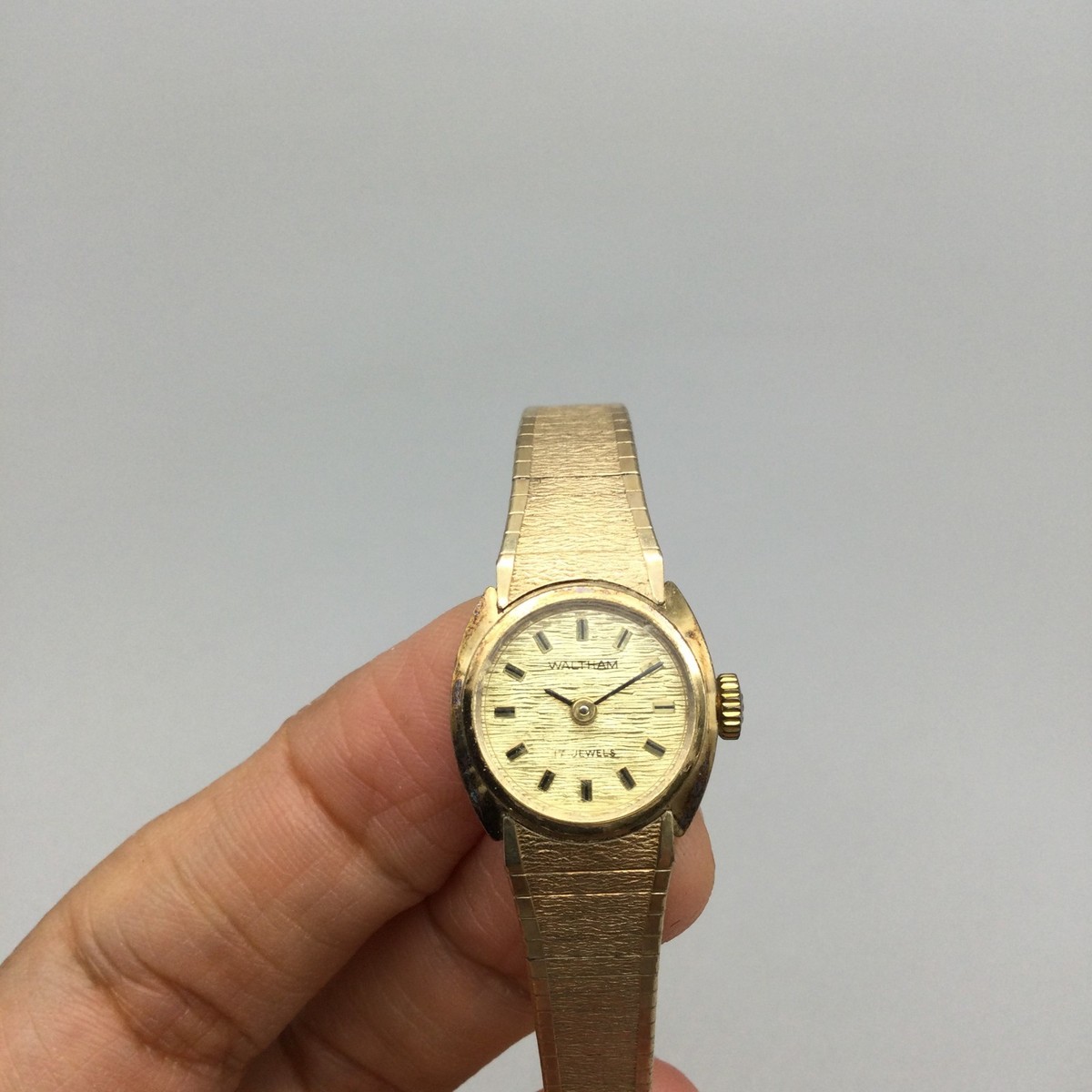 Vintage Waltham Watch Women 17mm Gold Tone 17 Jewels Manual  display picture 2