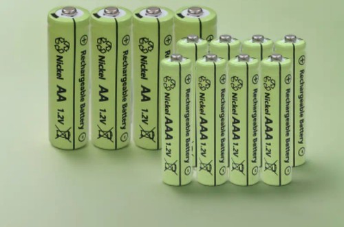 USB plug Universal 4 Slot Fast Battery Charger with 8 Rechargeable Batteries - Picture 2 of 13