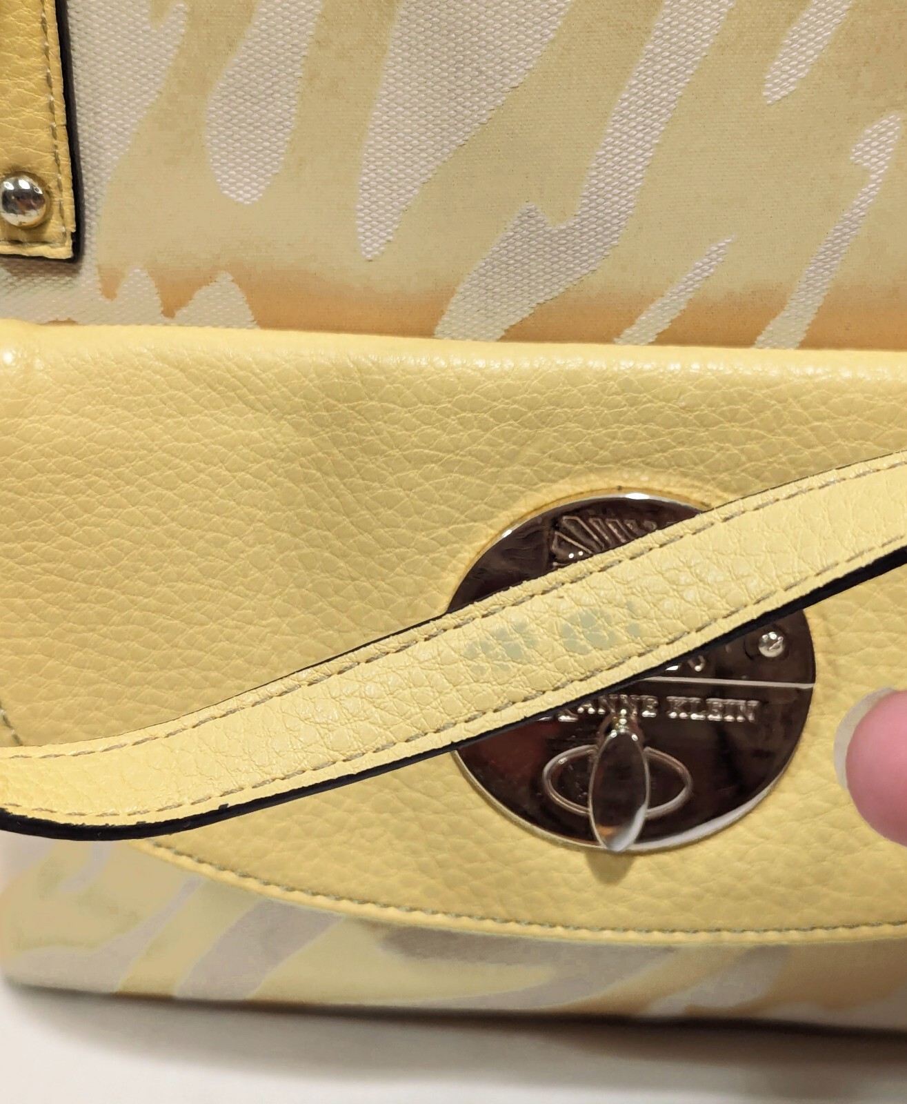 Beautiful ANNE KLEIN Yellow & White Zebra Print F… - image 3