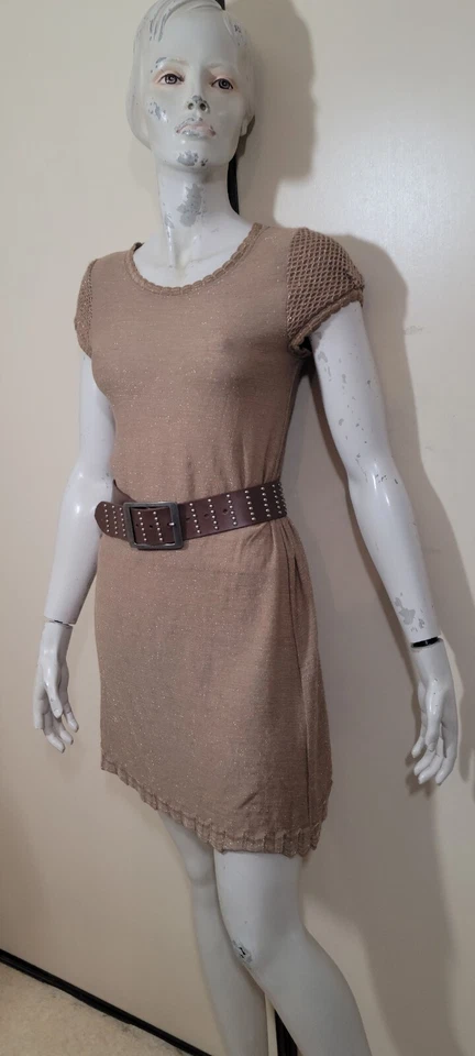 Louise Della Taille 38 Superbe robe manches courtes beige et dorée - Photo 2/4