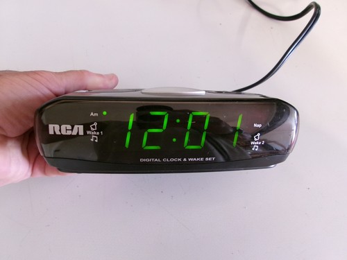 RCA Digital Clock & Wake Set No. RP4842A w Dual Alarm and Battery back-up Works