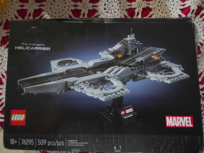 LEGO Marvel Helicarrier 76295 Avengers 509-Piece Building Set Damaged Box