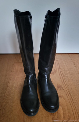 DONNA CAROLINA: Neuwertige coole klassische Echtleder-Stiefel, schwarz, Gr. 39