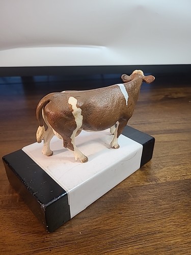 Schleich Dairy Cow Brown/White Farm Animal D73527 - Picture 5 of 12