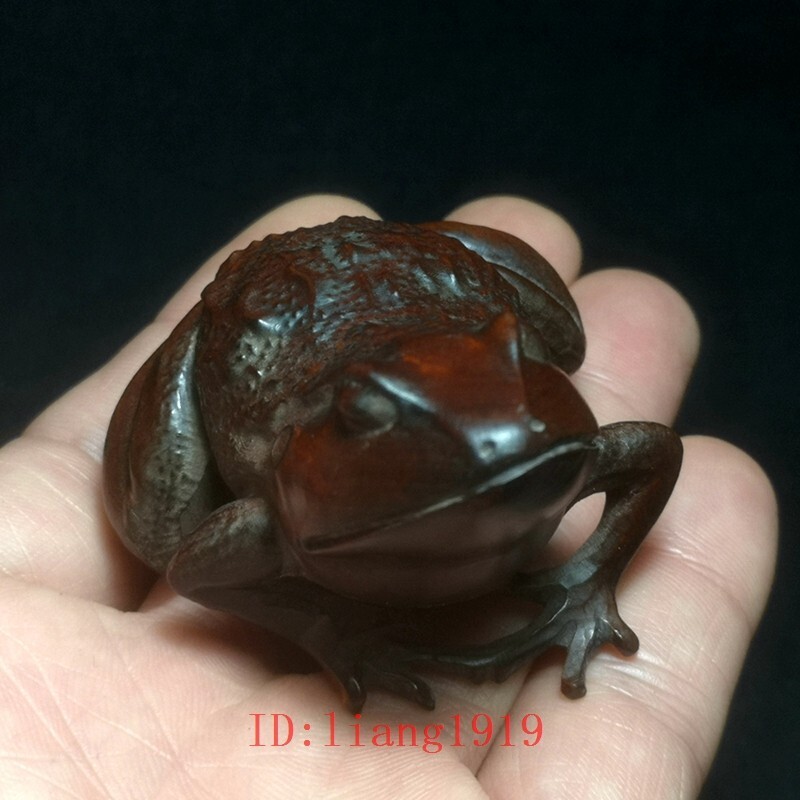 2 Inch Japanese Boxwood carved Frog figure statue Netsuke table deco collectable