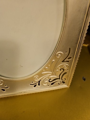 White Silver 8x10 Metal Oval Picture Frame For 5x7 Photo - Picture 4 of 7