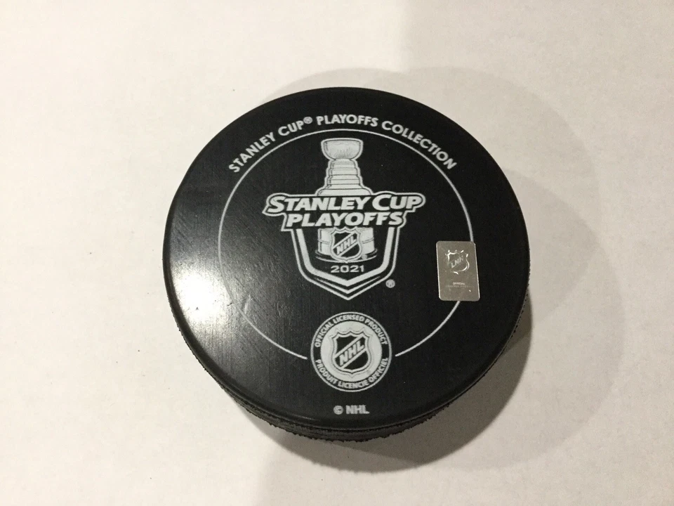 Luke Schenn Firmado Autografiado 2021 Tampa Bay Lightning Stanley Cup Puck b Foto 2 de 2