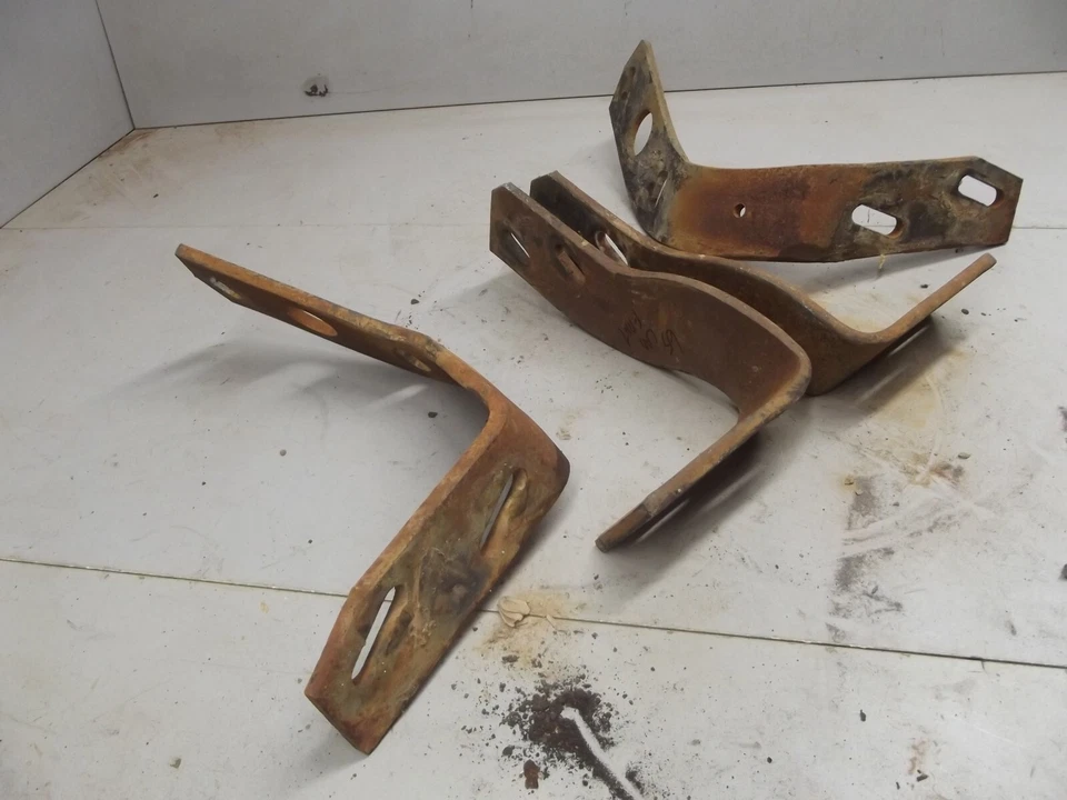 Cadillac Deville 1965 soportes de parachoques delantero OEM cupé sedán convertible Foto 3 de 4