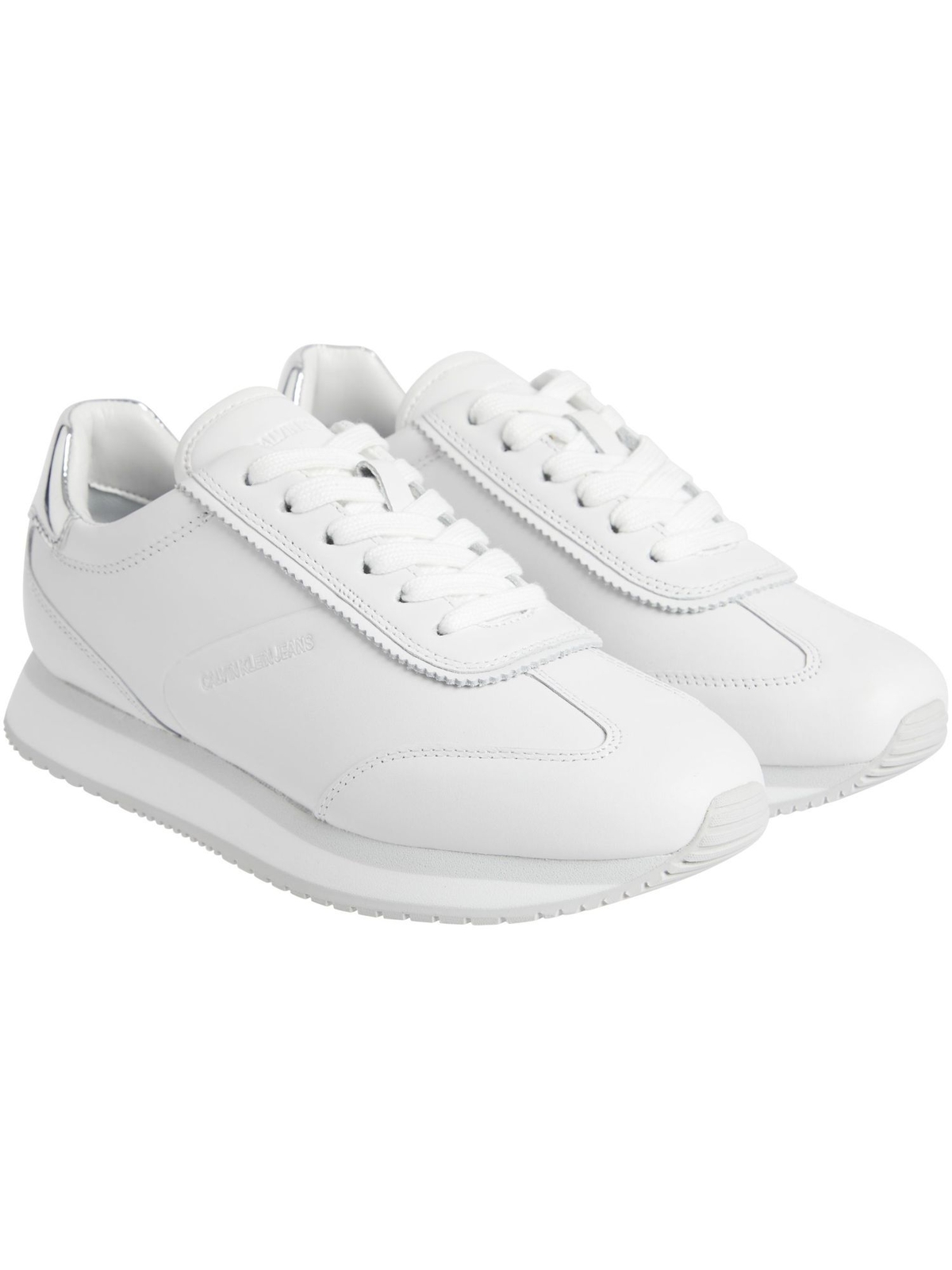 Женская обувь Calvin Klein Runner Laceup Sneaker World Cup LTH белого цвета 15190₽
