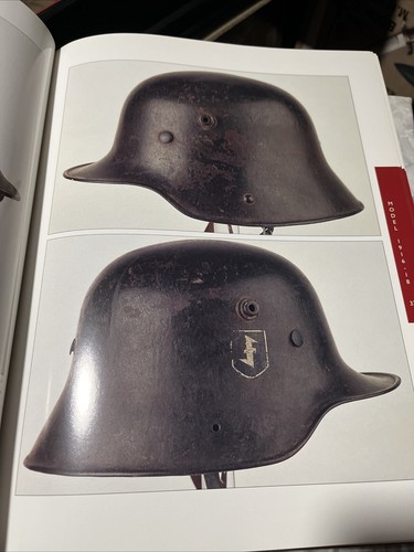 German Helmets of the Second World War: Volume One: M1916/18 � M1932 � M1935 �, - Foto 6 di 7